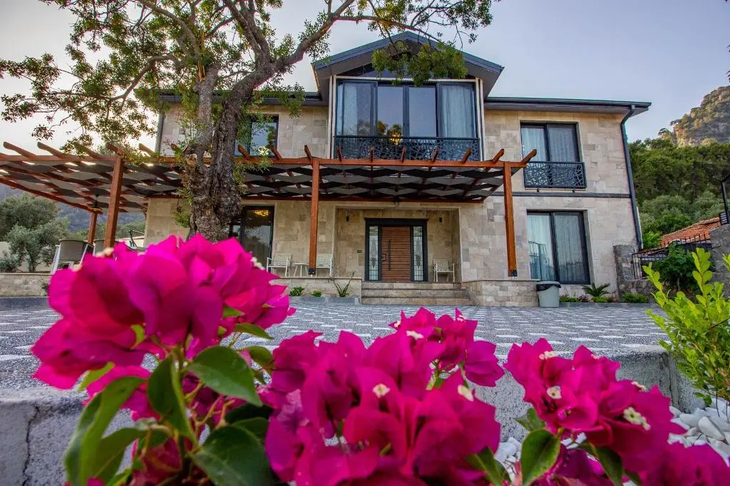 Property in Inlice Village